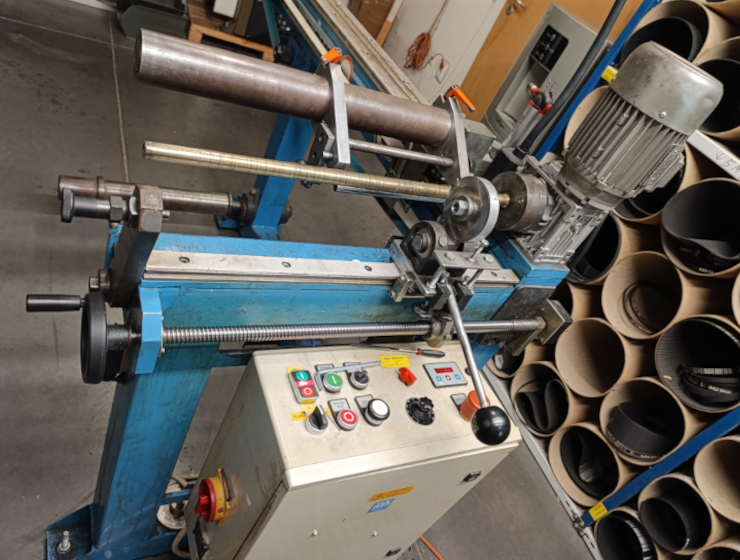 Belt cutting machine